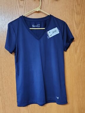 Under Armour Navy Blue V-Neck Performance Shirt womens M number 3452